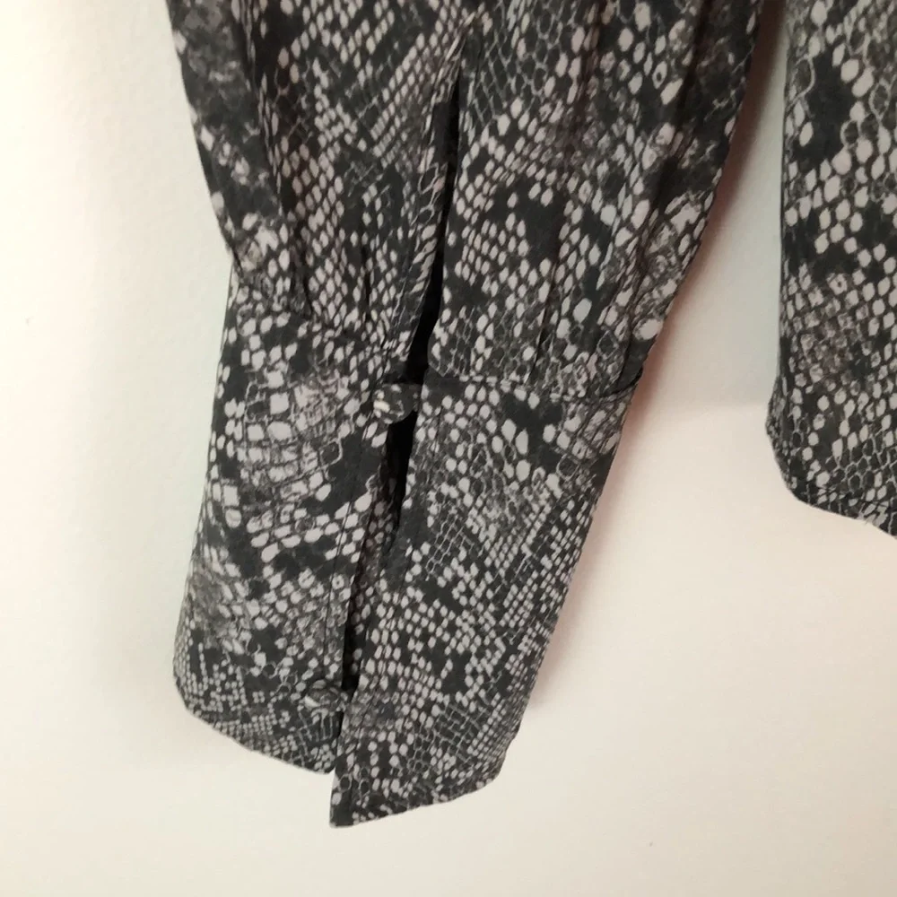 Free People Modern Muse Snakeskin Button Down Peasant Bouse Size Small - Picture 5 of 8
